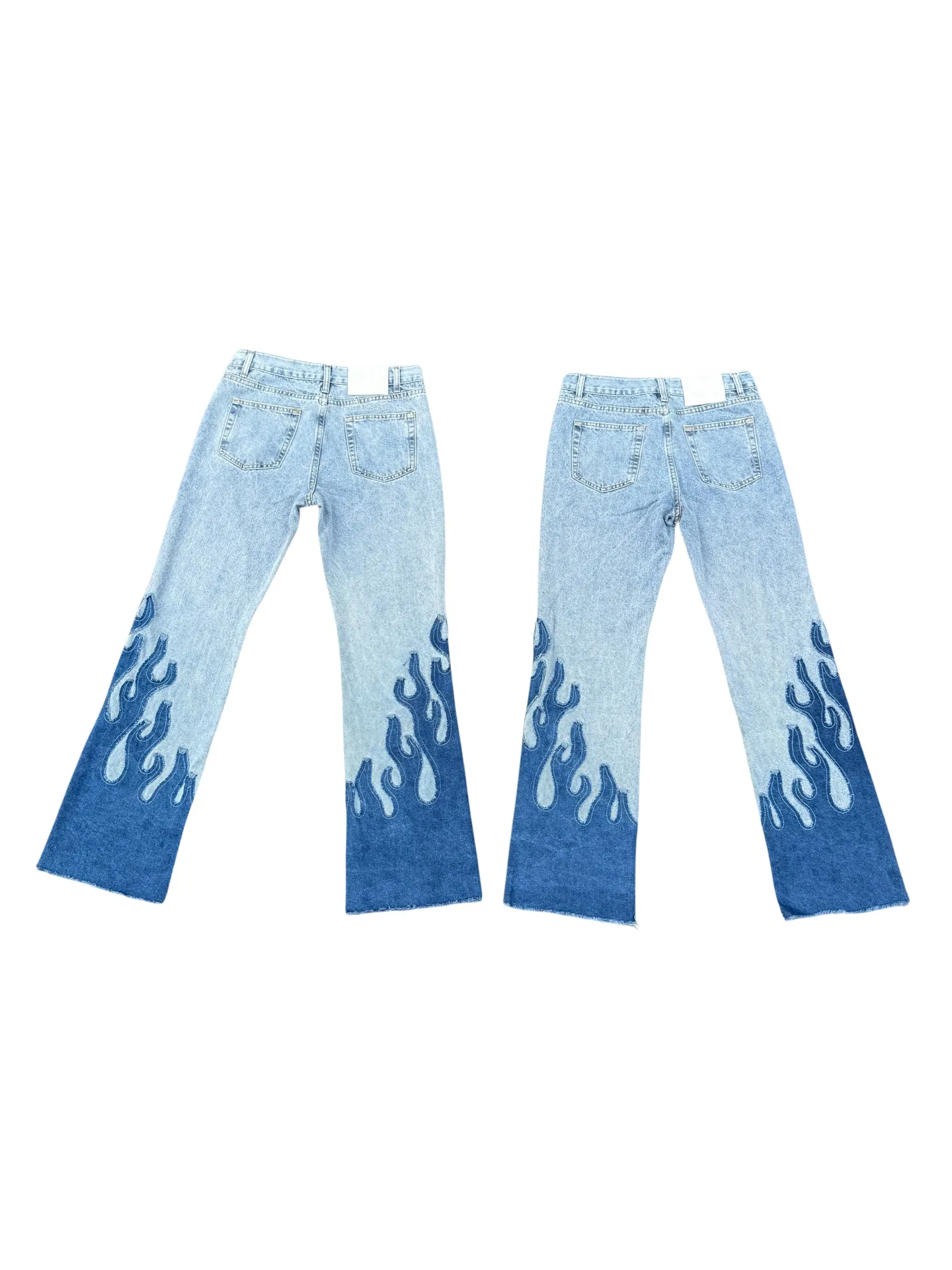 P260💰G88 GALLERY DEPT. Denim splicing flame🔥flare pants washed distressed splicing jeans GALLERY is attracted by these bell-bottom pants. Whether it is a reset of Carhartt or Levis, it has created a strong brand style. Since these pants are modified from rare vintage, the production capacity is limited. Therefore, after many icons wore them, these pants were once hard to find. Later, perhaps due to the improvement of GD's business in the past two years and the expansion of production lines, the brand itself lowered the price, so I can't wait any longer for these pants this year and will definitely buy them. During the process of the denim washing plant, the owner of the washing plant helped introduce a boss who had worked for Levi's foundry and started his own business. This also paved the way for the following styles. Therefore, Levi's remodeled single product for the base plate is really familiar. Whether it is the fabrics supplied or the lathes used in production, there is nothing to choose from. -Color: blue -Size: S-XXL (corresponding to 28-36)